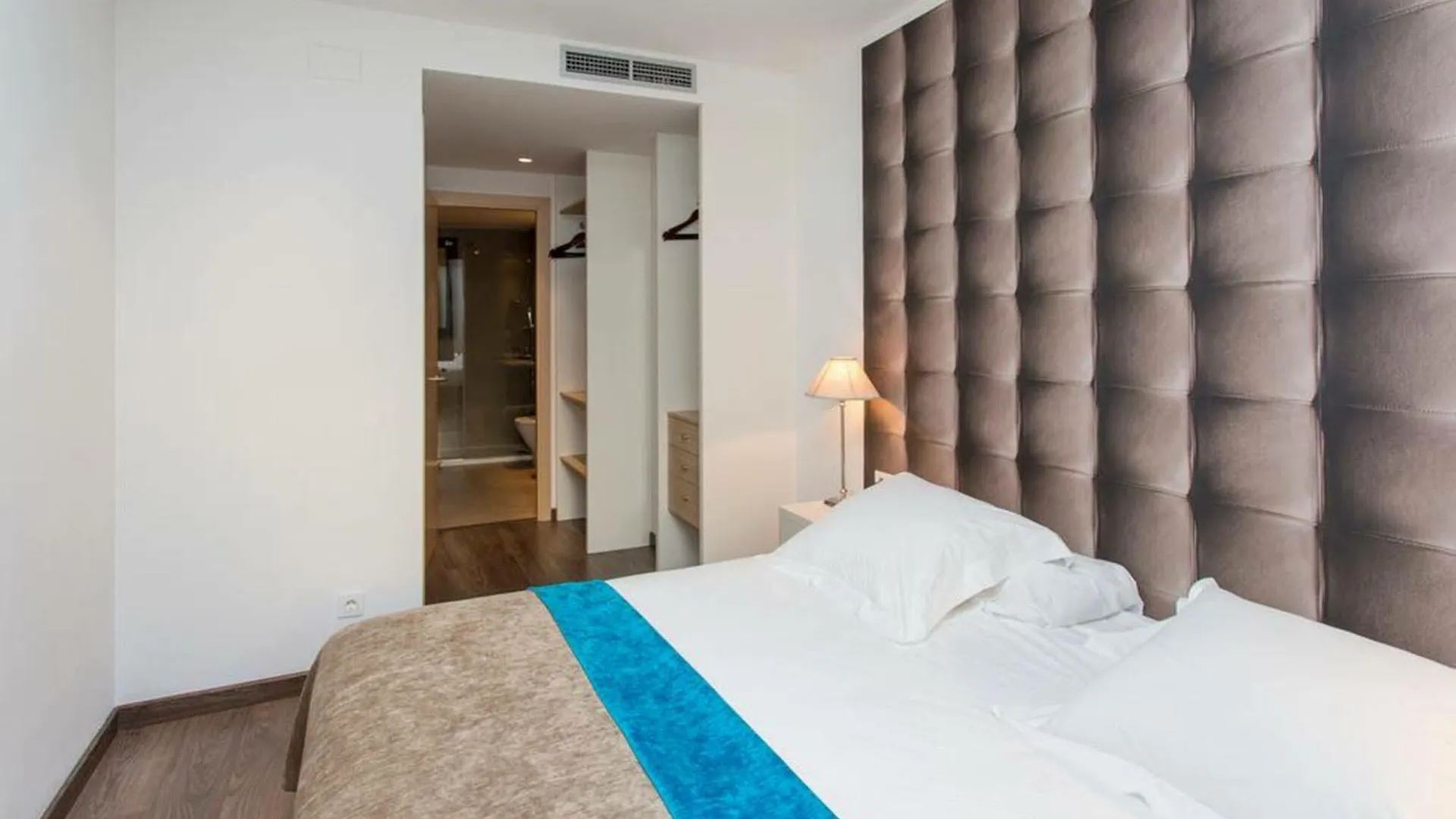 Cosmopolita Apartments Consell De Cent Barcelona 0*,  Spain